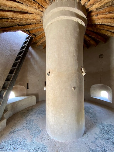 pillar in room in tower of awhala fort fujairah