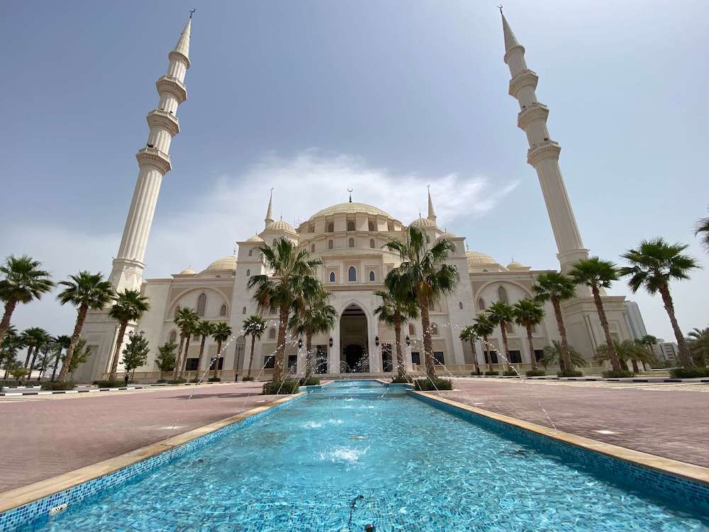 Fujairah Grand Mosque with water pool and fountains