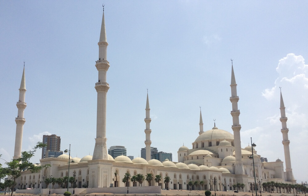 Fujairah Grand Sheikh Zayed Mosque full view