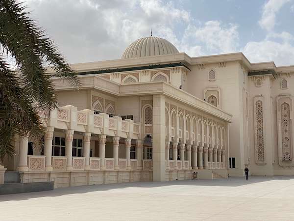 american university of sharjah main building side view