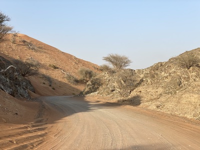 Photo of an off road track in uae linking to offroad posts