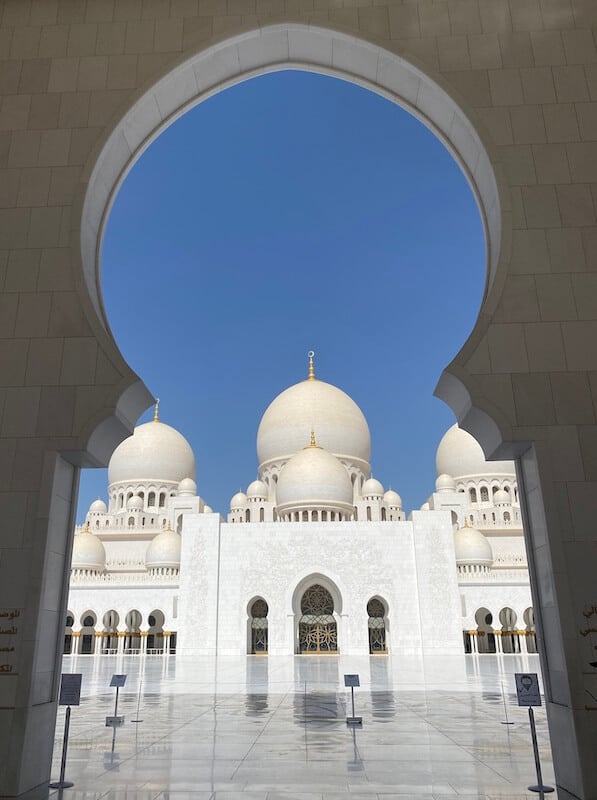 sheikh zayed mosque courtyard view