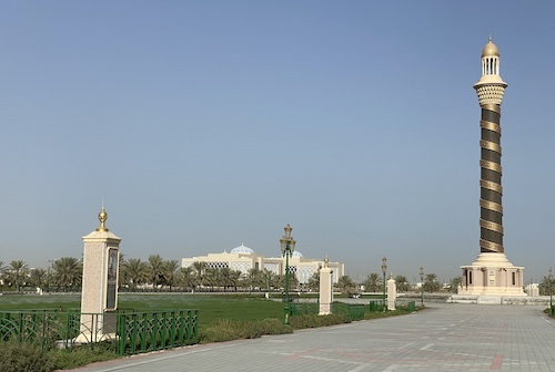 Islamic world garden pedestals and monuments - Muslim family destination