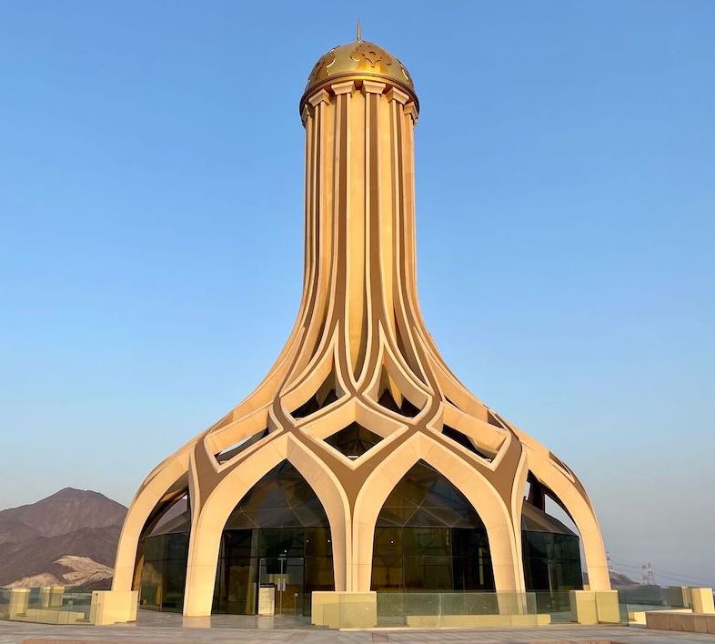 resistance monument khor fakkan - Sharjah cultural destination Middle East