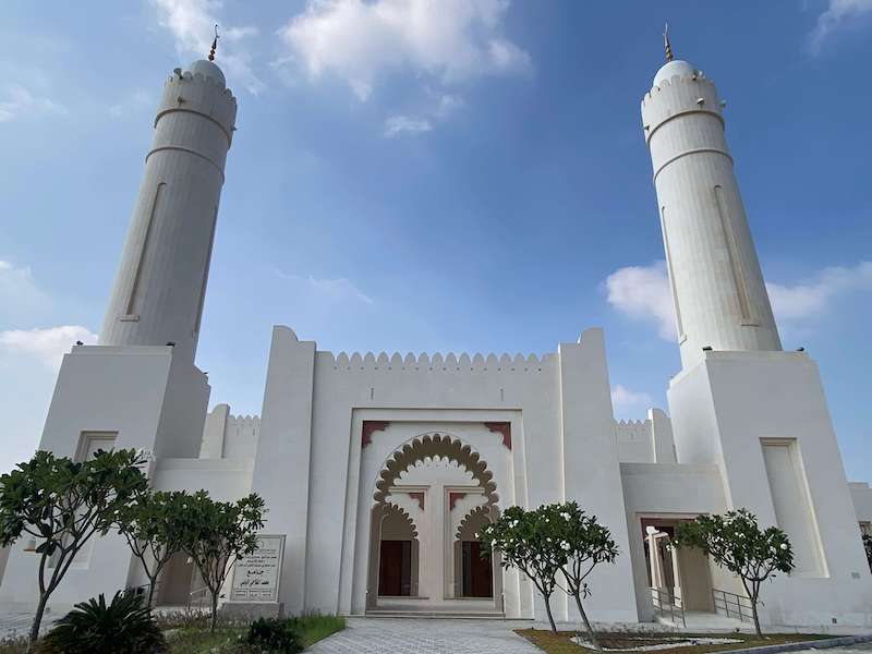 large mosque built incorporating traditional Emirati architectural style. Mohammed Alfalahi Alyasi Mosque in Mirfa Abu Dhabi