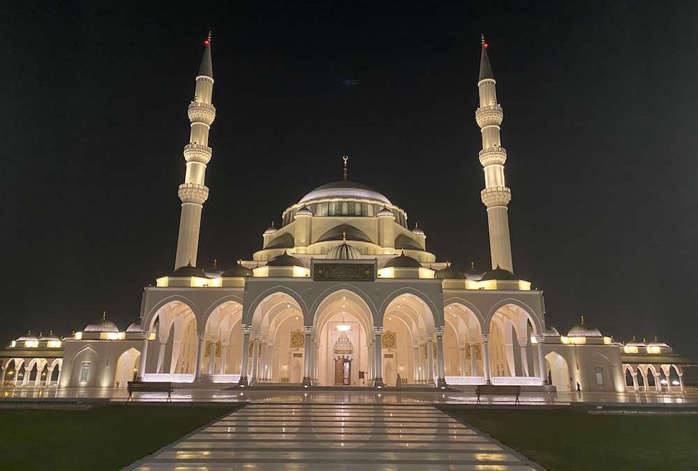 sharjah mosque at night