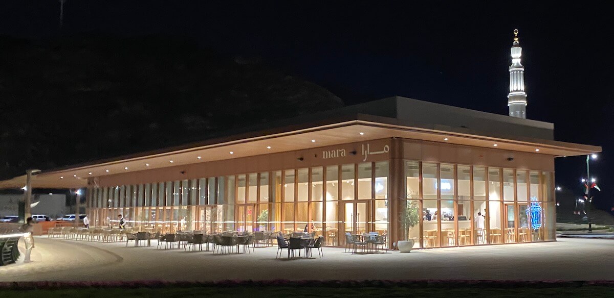 Night view of restaurant building